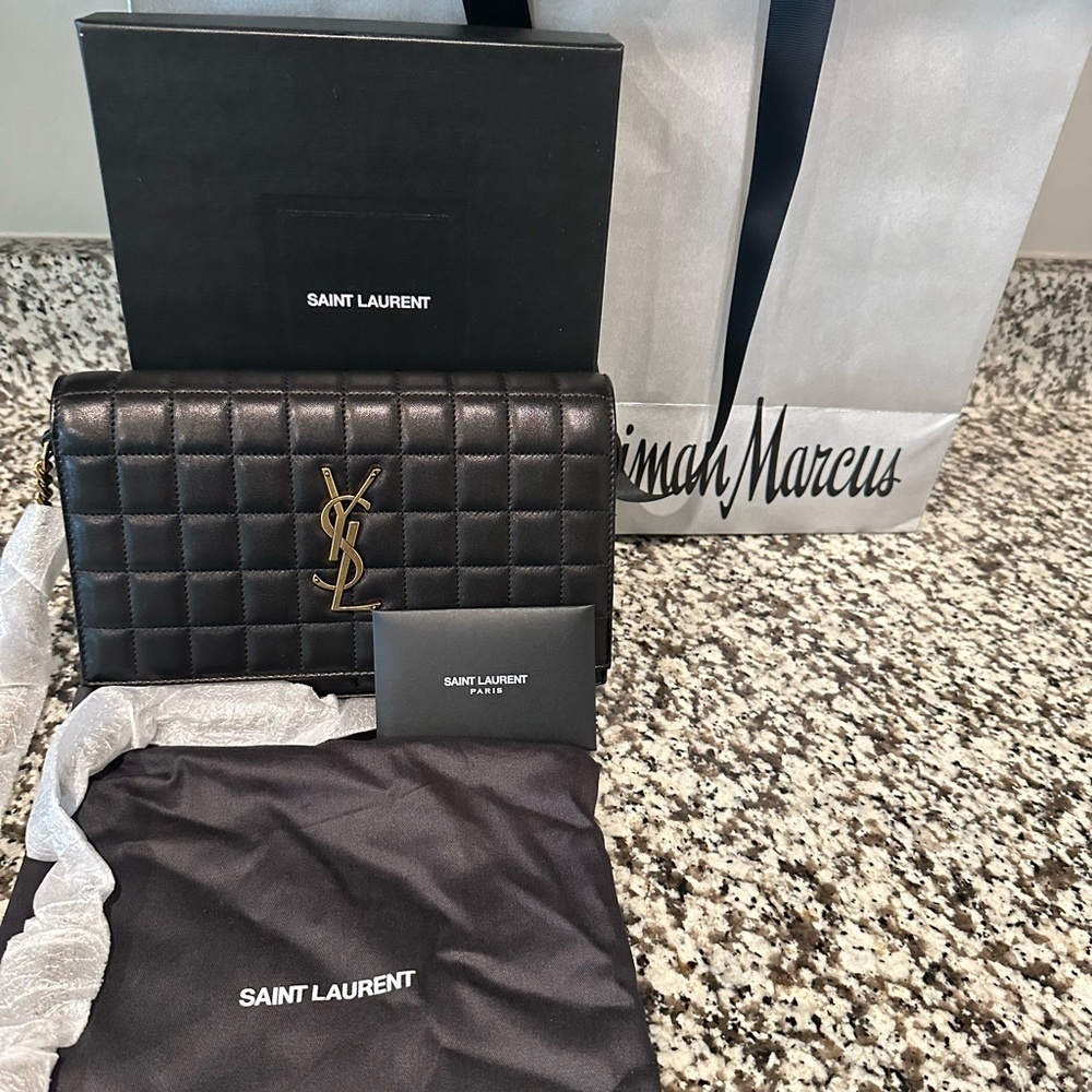 CASSANDRE MATELASSÉ CARRÉ CHAIN WALLET IN QUILTED LEATHER